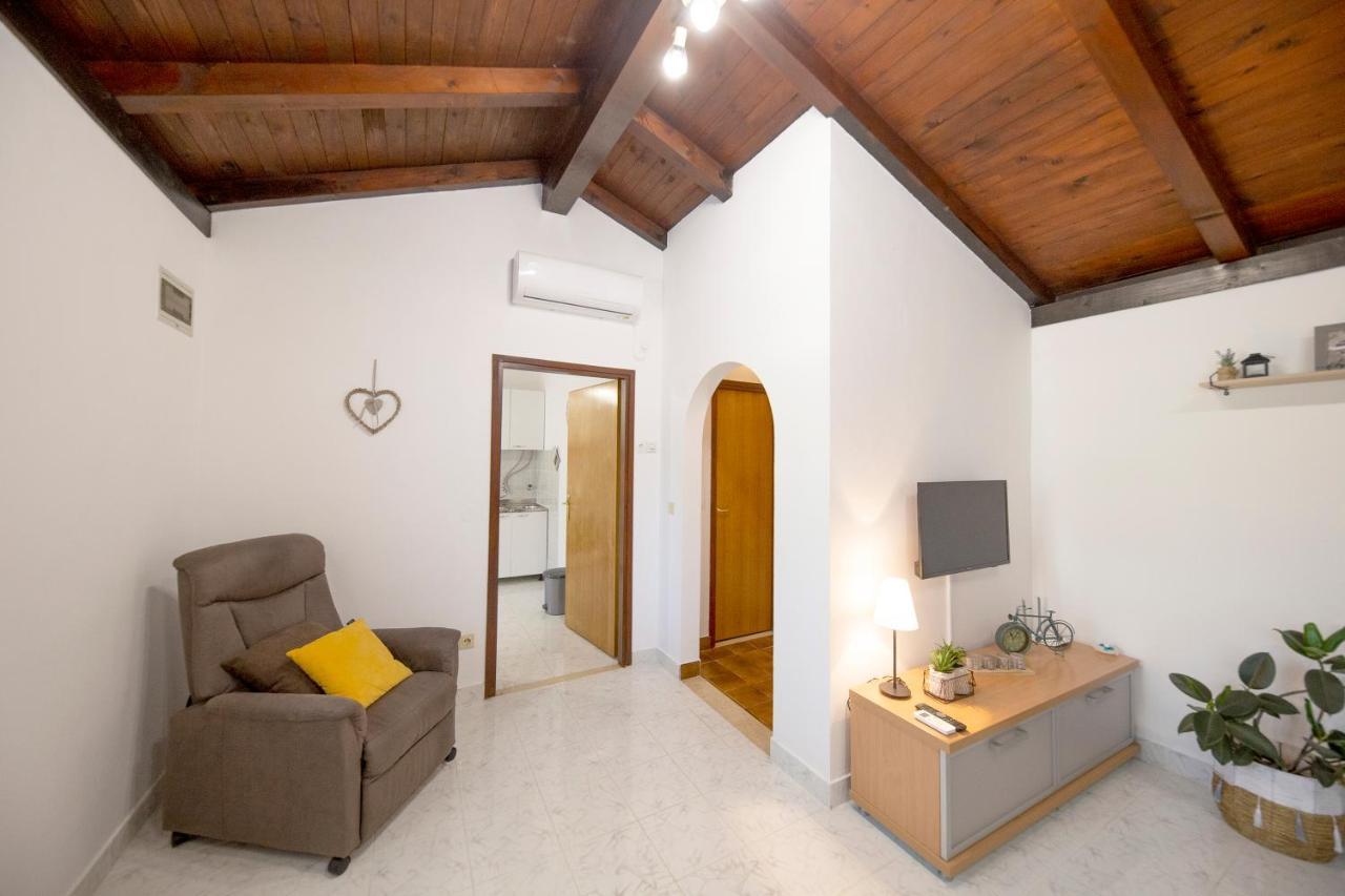 Apartment Maslina *